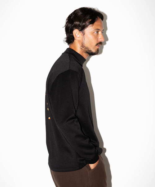 URBAN RESEARCH Sonny Label(アーバンリサーチサニーレーベル)の「OOPS×RYUAMBE モックネックロングスリーブTシャツ(Tシャツ/カットソー・メンズ・ブラック/ネイビー/ホワイト・LARGE/MEDIUM)」の18枚目の写真