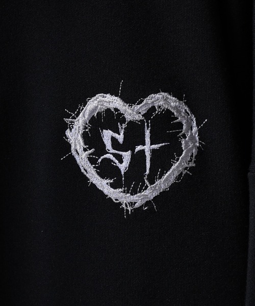RE730(アールイーセブンサーティー)の「Dark cross pullover hoodie / 闇系クロスアップリケプルオーバーパーカー unisex(パーカー・メンズ・レッド/ブラック系2/ブラック系3・L/M/XL)」の20枚目の写真