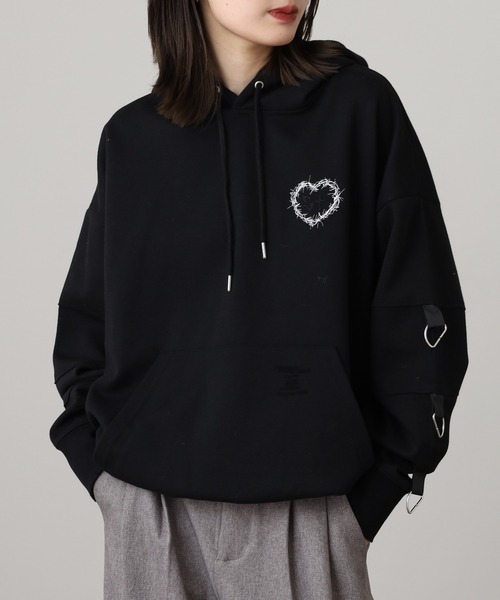 RE730(アールイーセブンサーティー)の「Dark cross pullover hoodie / 闇系クロスアップリケプルオーバーパーカー unisex(パーカー・メンズ・レッド/ブラック系2/ブラック系3・L/M/XL)」の10枚目の写真