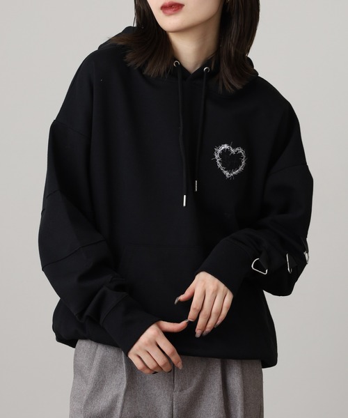 RE730(アールイーセブンサーティー)の「Dark cross pullover hoodie / 闇系クロスアップリケプルオーバーパーカー unisex(パーカー・メンズ・レッド/ブラック系2/ブラック系3・L/M/XL)」の11枚目の写真