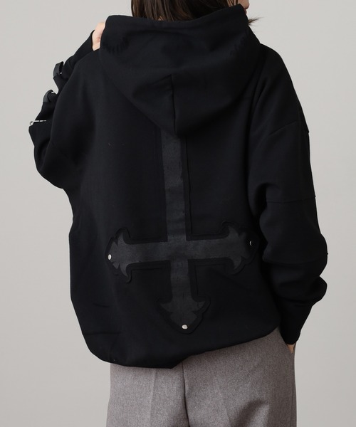 RE730(アールイーセブンサーティー)の「Dark cross pullover hoodie / 闇系クロスアップリケプルオーバーパーカー unisex(パーカー・メンズ・レッド/ブラック系2/ブラック系3・L/M/XL)」の12枚目の写真