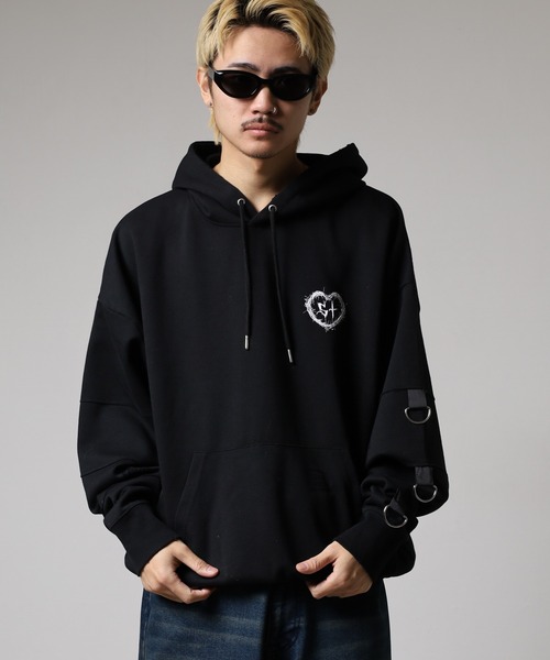 RE730(アールイーセブンサーティー)の「Dark cross pullover hoodie / 闇系クロスアップリケプルオーバーパーカー unisex(パーカー・メンズ・レッド/ブラック系2/ブラック系3・L/M/XL)」の4枚目の写真