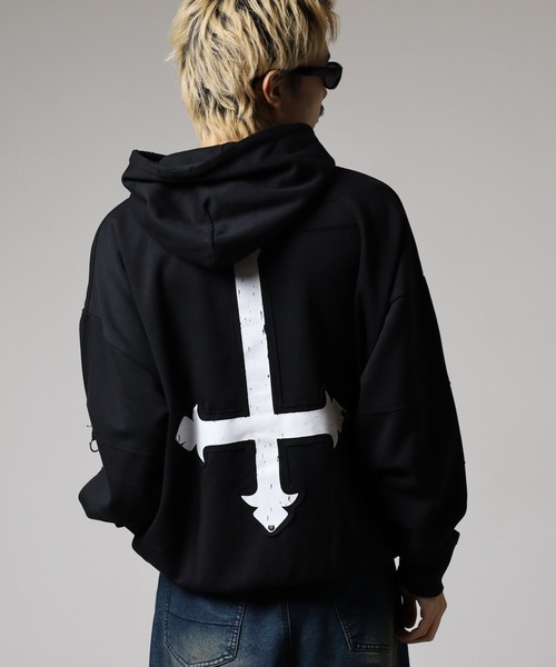 RE730(アールイーセブンサーティー)の「Dark cross pullover hoodie / 闇系クロスアップリケプルオーバーパーカー unisex(パーカー・メンズ・レッド/ブラック系2/ブラック系3・L/M/XL)」の6枚目の写真