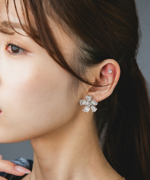 Os accessory(オズアクセサリー)の「【金属アレルギー対応】Os -オズ- ビーズフラワーピアス(ピアス(両耳用)・レディース・ゴールド/シルバー・FREE)」の1枚目の写真