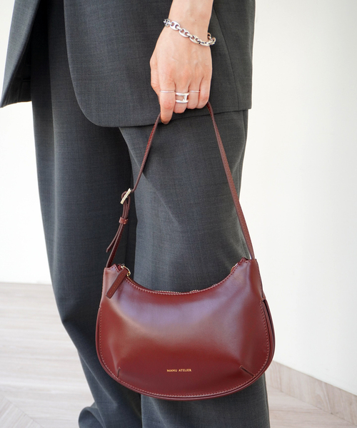 MANU ATELIER(マニュ アトリエ)の「【MANU ATELIER/マニュ アトリエ】Half moon BAG(burgundy)(ハンドバッグ・レディース・ボルドー・FREE)」の2枚目の写真
