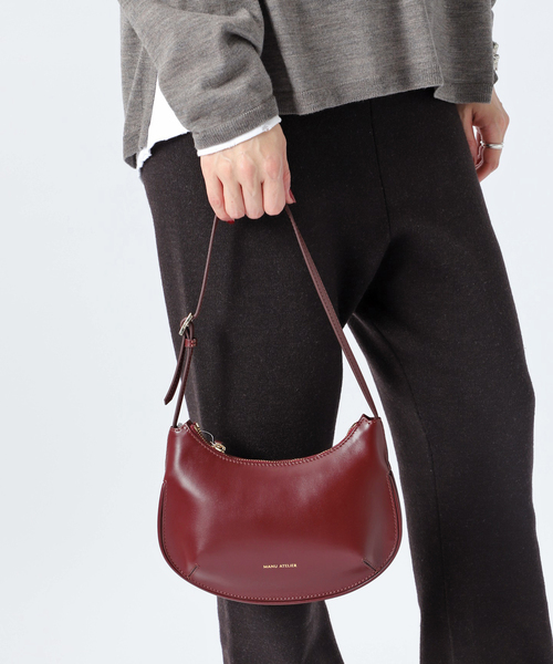 MANU ATELIER(マニュ アトリエ)の「【MANU ATELIER/マニュ アトリエ】Half moon BAG(burgundy)(ハンドバッグ・レディース・ボルドー・FREE)」の3枚目の写真