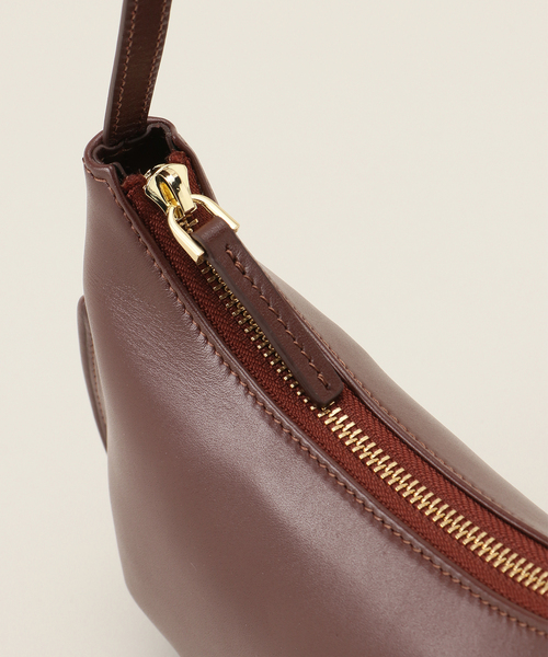 MANU ATELIER(マニュ アトリエ)の「【MANU ATELIER/マニュ アトリエ】Half moon BAG(burgundy)(ハンドバッグ・レディース・ボルドー・FREE)」の13枚目の写真