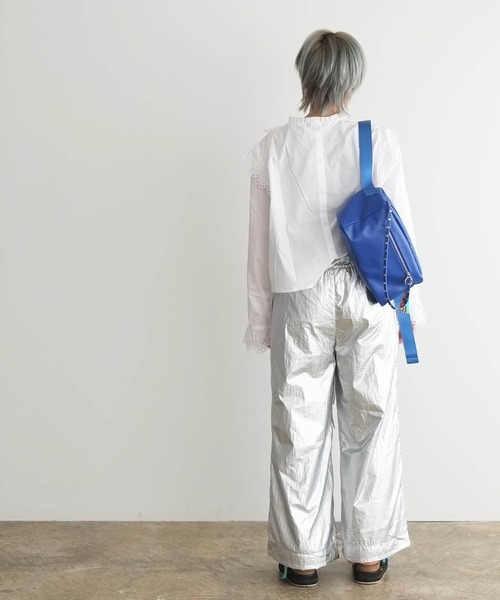COMMON WARE(コモンウェアー)の「EM:cheek studs body bag スタッズボディバッグ(ボディバッグ/ウエストポーチ・レディース・ブラック/グレー/ブルー・FREE)」の11枚目の写真