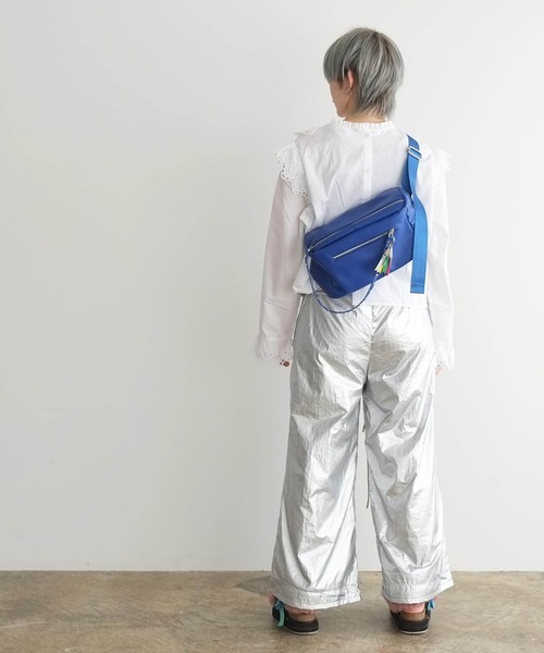 COMMON WARE(コモンウェアー)の「EM:cheek studs body bag スタッズボディバッグ(ボディバッグ/ウエストポーチ・レディース・ブラック/グレー/ブルー・FREE)」の10枚目の写真