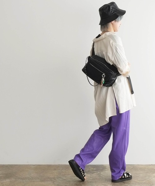 COMMON WARE(コモンウェアー)の「EM:cheek studs body bag スタッズボディバッグ(ボディバッグ/ウエストポーチ・レディース・ブラック/グレー/ブルー・FREE)」の6枚目の写真