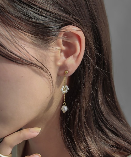 abaskdesign(アバスクデザイン)の「金属アレルギー対応 フラワーパール ピアス(ピアス(両耳用)・レディース・ゴールド・FREE)」の2枚目の写真
