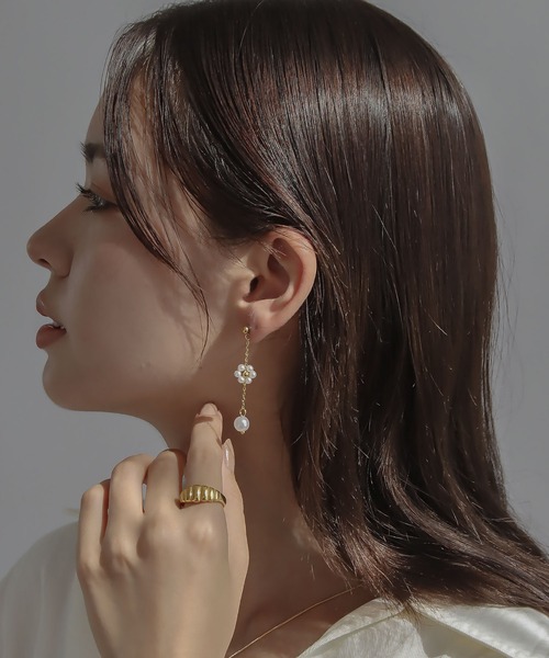 abaskdesign(アバスクデザイン)の「金属アレルギー対応 フラワーパール ピアス(ピアス(両耳用)・レディース・ゴールド・FREE)」の3枚目の写真