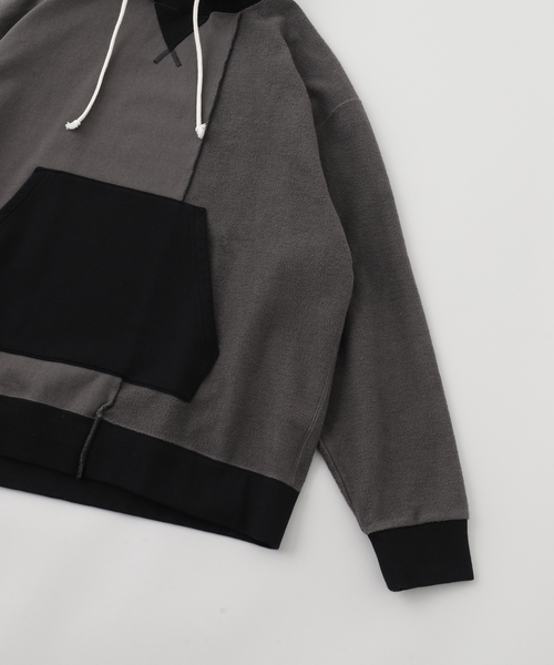 JOINT WORKS(ジョイントワークス)の「Name./ネーム ASYMMETRIC SWITCHING HOODIE(パーカー・メンズ・チャコールグレー・2)」の4枚目の写真