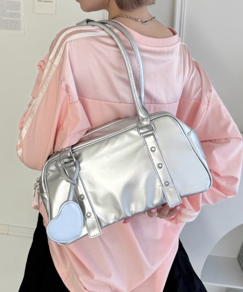 セール】ハートチャーム付きスクエアショルダーバッグ（ボストンバッグ