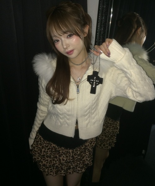 .KOM(ドットコム)の「A'GEM/9 × .kom 『.kom/ドットケーオーエム』ファーZIPUPニットパーカー(ニット/セーター・レディース・アイボリー/ブラック・FREE)」の6枚目の写真