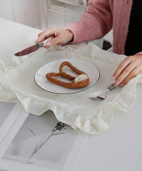 Made in I(メイドインアイ)の「hurt frill place mat(ランチョンマット/テーブルウェア・レディース・ホワイト/ピンク・FREE)」の3枚目の写真