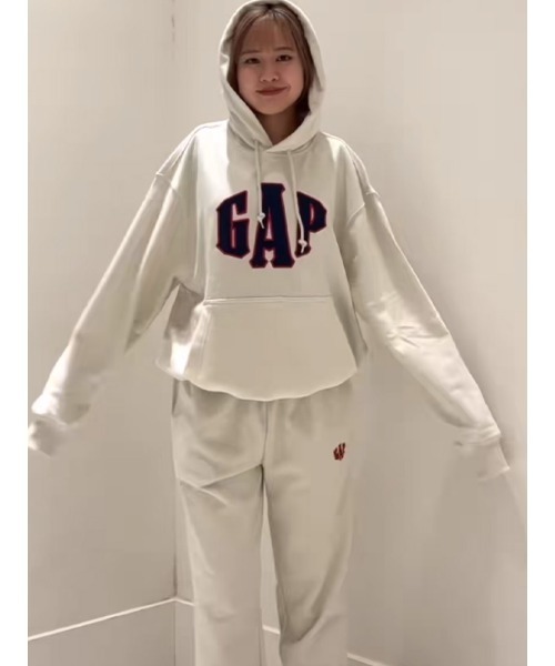 GAP(ギャップ)の「ヴィンテージソフト オーバーサイズ GAPロゴパーカー(ユニセックス)(パーカー・メンズ・レッド/ネイビー/ブラウン/ベージュ・XS/XL/L/M/S)」の10枚目の写真