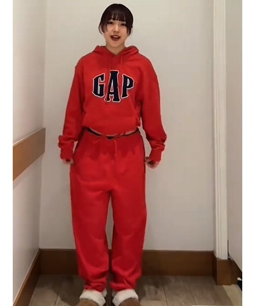 GAP(ギャップ)の「ヴィンテージソフト オーバーサイズ GAPロゴパーカー(ユニセックス)(パーカー・メンズ・レッド/ネイビー/ブラウン/ベージュ・XS/XL/L/M/S)」の13枚目の写真