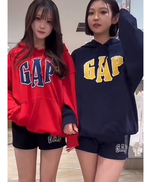 GAP(ギャップ)の「ヴィンテージソフト オーバーサイズ GAPロゴパーカー(ユニセックス)(パーカー・メンズ・レッド/ネイビー/ブラウン/ベージュ・XS/XL/L/M/S)」の6枚目の写真