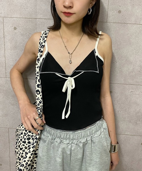 NANEA(ナネア)の「カップ付きフロントリボンクロップドキャミソール(キャミソール・レディース・ホワイト/グレー/ブラック・フリー)」の19枚目の写真