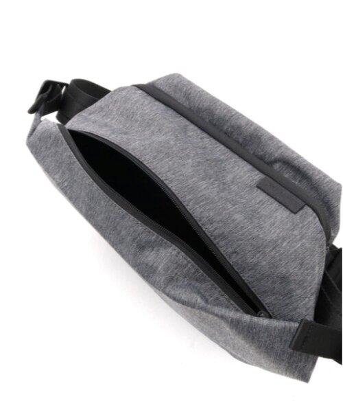 Cote&Ciel（コートエシエル）の「【Cote&Ciel/コートエシエル】Isarau (サコッシュバッグ)（ショルダーバッグ・メンズ・グレー/ブラック・FREE）」の14枚目の写真