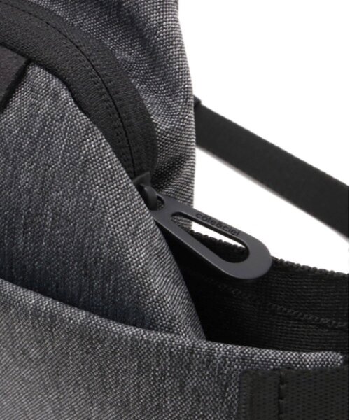 Cote&Ciel（コートエシエル）の「【Cote&Ciel/コートエシエル】Isarau (サコッシュバッグ)（ショルダーバッグ・メンズ・グレー/ブラック・FREE）」の19枚目の写真