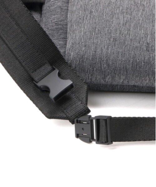 Cote&Ciel（コートエシエル）の「【Cote&Ciel/コートエシエル】Isarau (サコッシュバッグ)（ショルダーバッグ・メンズ・グレー/ブラック・FREE）」の21枚目の写真