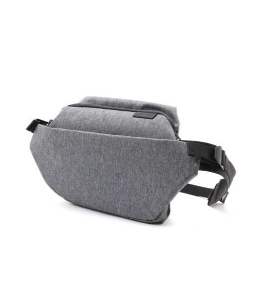 Cote&Ciel（コートエシエル）の「【Cote&Ciel/コートエシエル】Isarau (サコッシュバッグ)（ショルダーバッグ・メンズ・グレー/ブラック・FREE）」の9枚目の写真