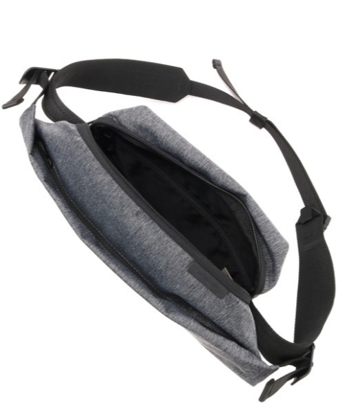 Cote&Ciel（コートエシエル）の「【Cote&Ciel/コートエシエル】Isarau (サコッシュバッグ)（ショルダーバッグ・メンズ・グレー/ブラック・FREE）」の8枚目の写真