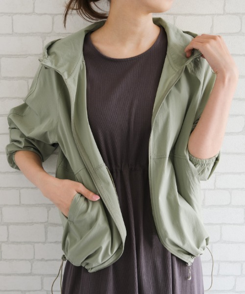 aquagarage（アクアガレージ）の「UV対策ラッシュガードパーカー（パーカー・レディース・ベージュ/グリーン/ブラック・M/L）」の3枚目の写真