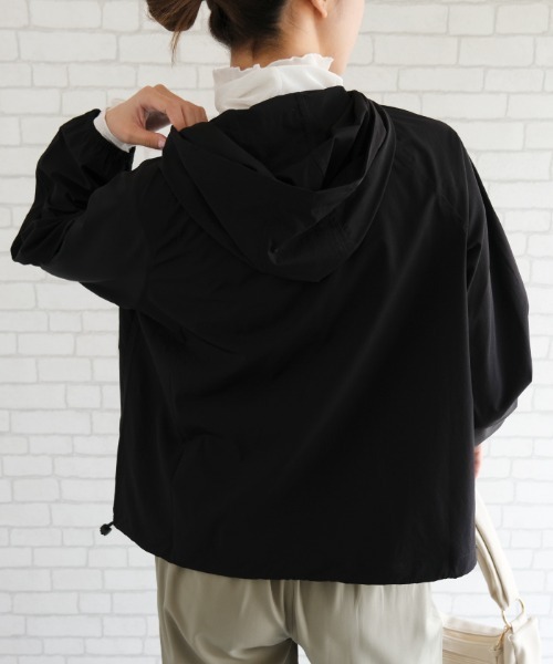 aquagarage（アクアガレージ）の「UV対策ラッシュガードパーカー（パーカー・レディース・ベージュ/グリーン/ブラック・M/L）」の4枚目の写真