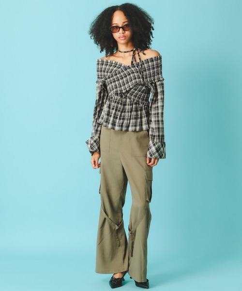 FOREVER 21（フォーエバー トゥエンティーワン）の「【2025SS】ベルトデザインフレアパンツ（その他パンツ・レディース・ブラック/カーキ・SMALL/MEDIUM）」の11枚目の写真