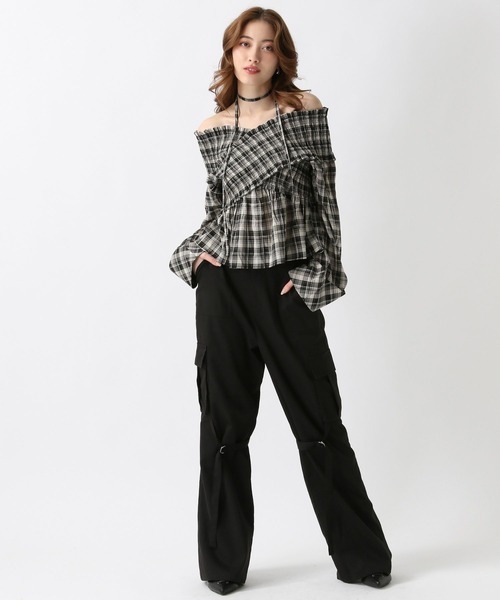 FOREVER 21（フォーエバー トゥエンティーワン）の「【2025SS】ベルトデザインフレアパンツ（その他パンツ・レディース・ブラック/カーキ・SMALL/MEDIUM）」の14枚目の写真