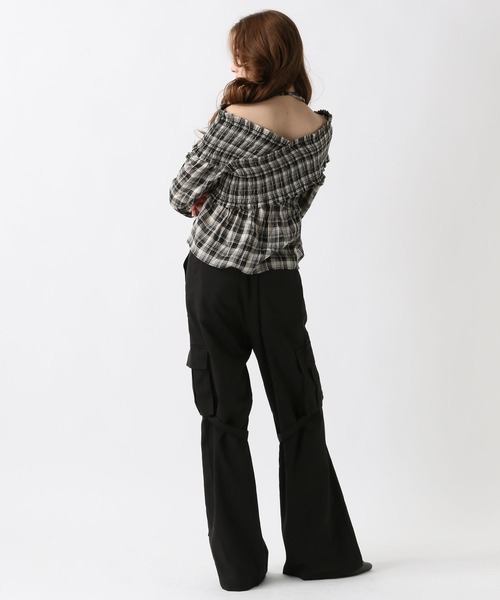 FOREVER 21（フォーエバー トゥエンティーワン）の「【2025SS】ベルトデザインフレアパンツ（その他パンツ・レディース・ブラック/カーキ・SMALL/MEDIUM）」の15枚目の写真