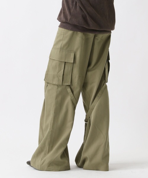 FOREVER 21（フォーエバー トゥエンティーワン）の「【2025SS】ベルトデザインフレアパンツ（その他パンツ・レディース・ブラック/カーキ・SMALL/MEDIUM）」の21枚目の写真