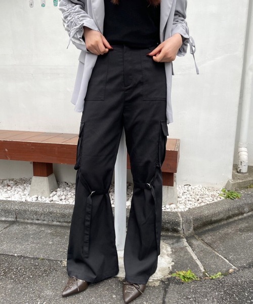 FOREVER 21（フォーエバー トゥエンティーワン）の「【2025SS】ベルトデザインフレアパンツ（その他パンツ・レディース・ブラック/カーキ・SMALL/MEDIUM）」の8枚目の写真