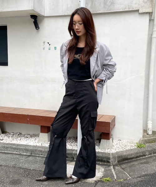 FOREVER 21（フォーエバー トゥエンティーワン）の「【2025SS】ベルトデザインフレアパンツ（その他パンツ・レディース・ブラック/カーキ・SMALL/MEDIUM）」の7枚目の写真