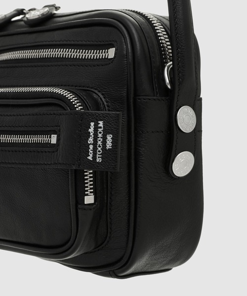 Acne Studios(アクネストゥディオズ)の「FN-UX-BAGS000191(ハンドバッグ・レディース・ブラック・ONE SIZE)」の5枚目の写真