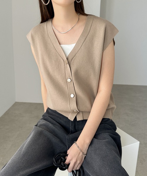 andme（アンドミー）の「金ボタンノースリーブニットトップス（ベスト・レディース・ベージュ/ネイビー/ブラック/グレー/オフホワイト/ブラウン・M）」の17枚目の写真