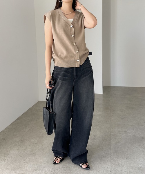 andme（アンドミー）の「金ボタンノースリーブニットトップス（ベスト・レディース・ベージュ/ネイビー/ブラック/グレー/オフホワイト/ブラウン・M）」の18枚目の写真