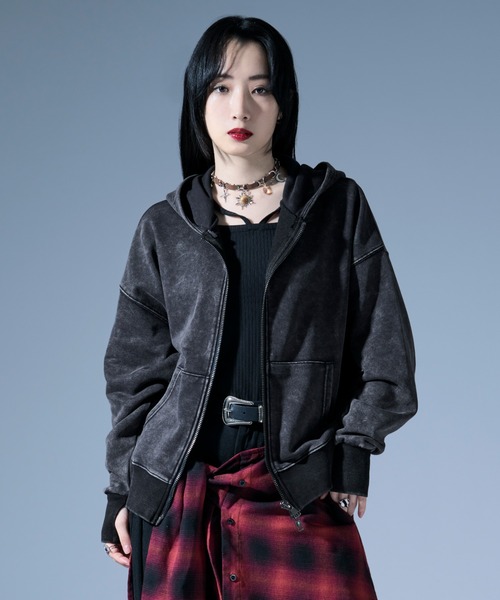 Ellno Loset（エルノロゼット）の「ウォッシュ加工ダブルジップフーディ/フィンガーホール付（パーカー・メンズ・ブラック・SMALL/MEDIUM/LARGE）」の2枚目の写真