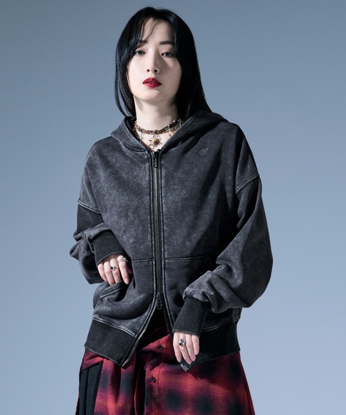 Ellno Loset（エルノロゼット）の「ウォッシュ加工ダブルジップフーディ/フィンガーホール付（パーカー・メンズ・ブラック・SMALL/MEDIUM/LARGE）」の4枚目の写真