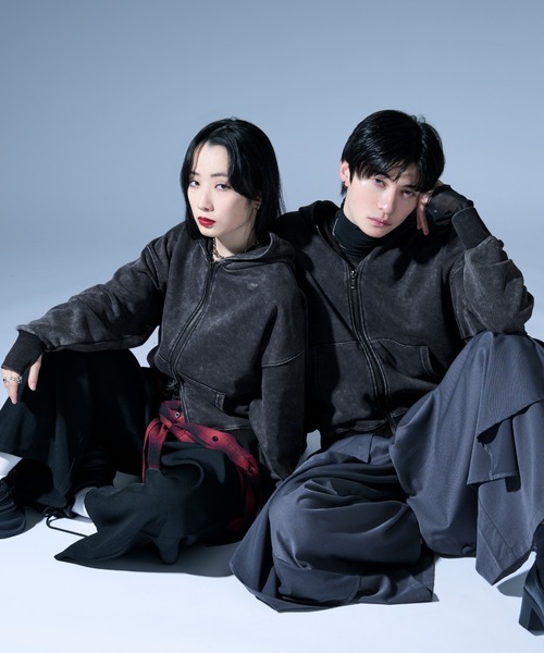 Ellno Loset（エルノロゼット）の「ウォッシュ加工ダブルジップフーディ/フィンガーホール付（パーカー・メンズ・ブラック・SMALL/MEDIUM/LARGE）」の19枚目の写真