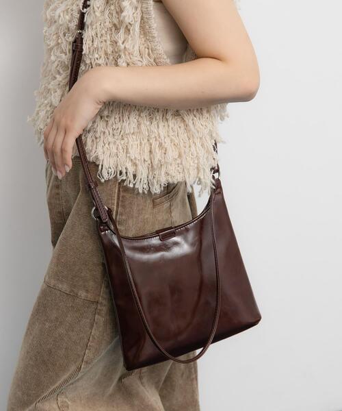 KBF（ケイビーエフ）の「ダブルスリムショルダーBAG（ショルダーバッグ・レディース・アイボリー/ブラック/ブラウン/ダークブラウン・ONE）」の3枚目の写真