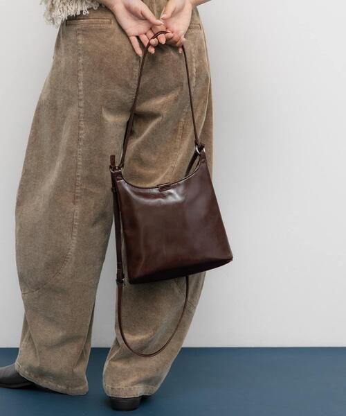 KBF（ケイビーエフ）の「ダブルスリムショルダーBAG（ショルダーバッグ・レディース・アイボリー/ブラック/ブラウン/ダークブラウン・ONE）」の7枚目の写真