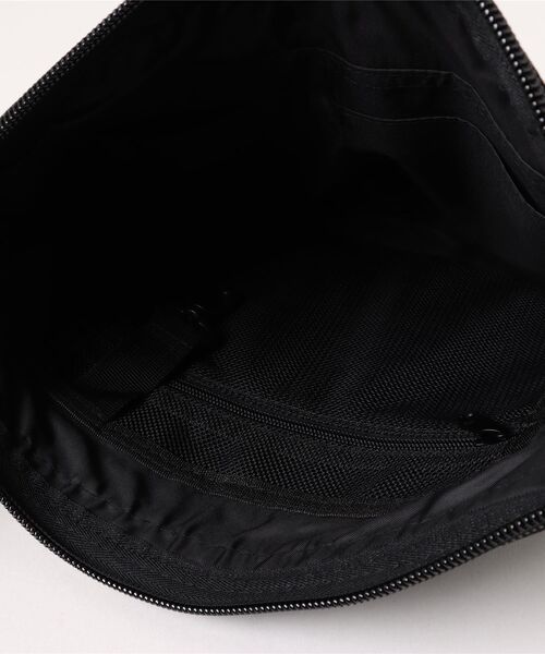 SPINNS（スピンズ）の「ナイロンサコッシュ/２ポケットデザイン（ショルダーバッグ・メンズ・カーキ/ブラック・ONESIZE）」の4枚目の写真