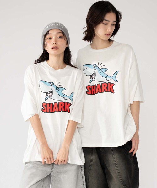 WEGO(ウィゴー)の「WEGO/【大人気アイテムが今年も登場】アソートグラフィックT(Tシャツ/カットソー・メンズ・その他1/その他2/その他5/その他6/その他7/その他9/その他13/その他18/その他3/その他11/その他8/その他10/その他12/その他4/その他17/その他14/その他15/その他16/その他19/その他20/その他21/その他22/その他23/その他24/その他25/その他26/その他27/その他28/その他29/その他30/その他31/その他32/その他33/その他34/その他35/A/C/D/E/F/B/G/L/M/K/N/P/I/H/O/J/Y/S/T/U/V/W/R/X/Q/ホワイト系3/ホワイト系5/その他/ホワイト系1/ホワイト系2/ピンク系その他/Z/ホワイト系4/ブルー系その他/ホワイト系・X-LARGE/SMALL/LARGE/MEDIUM)」の20枚目の写真