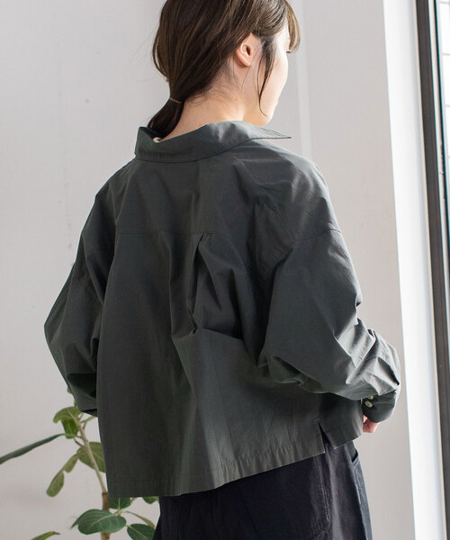 POU DOU DOU（プードゥドゥ）の「レギュラーカラークロップドシャツ（シャツ/ブラウス・レディース・ダークグレー/ブルー/オフホワイト・M）」の13枚目の写真