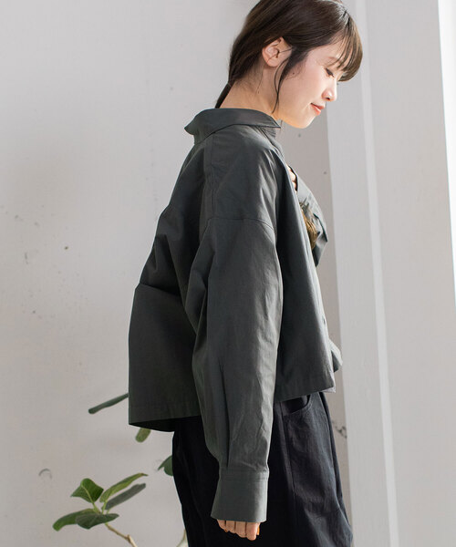 POU DOU DOU（プードゥドゥ）の「レギュラーカラークロップドシャツ（シャツ/ブラウス・レディース・ダークグレー/ブルー/オフホワイト・M）」の14枚目の写真