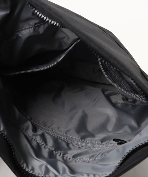 THE NORTH FACE(ザノースフェイス)の「THE NORTH FACE/ザ・ノース・フェイス ショルダーバック PYRENEE SHOULDER L NM82508(ショルダーバッグ・メンズ・ブラック/ストーン・ONE)」の5枚目の写真